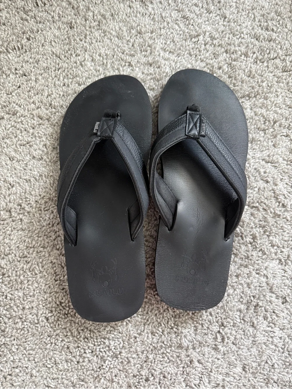 KuaiLu Men’s Arch Support Flip Flops, Black